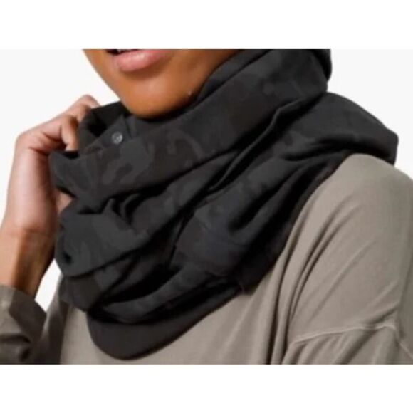 Lululemon Vinyasa Dark Camo Scarf O/S - Picture 2 of 6